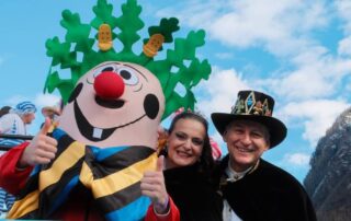 Lingera da primato con 25 mila festaioli, unico neo i braccialetti contraffatti